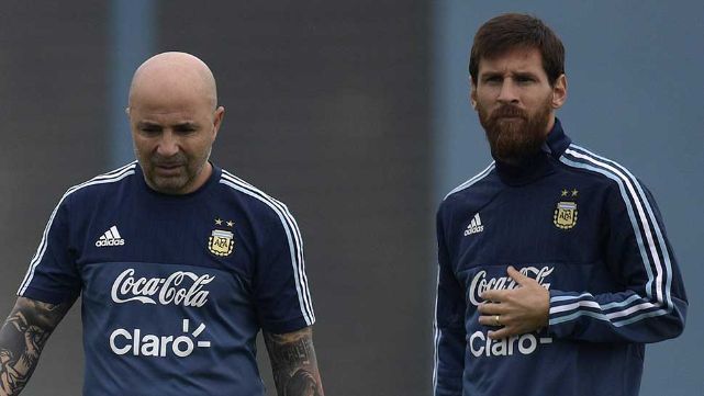 Sampaoli desminti&oacute; pelea con la "Pulga" y habl&oacute; de "Messi-dependencia"
