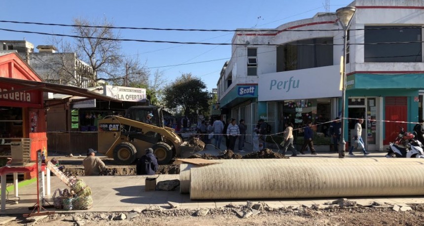Vecinos y comerciantes celebran la semipeatonalizaci&oacute;n de calle Pellegrini
