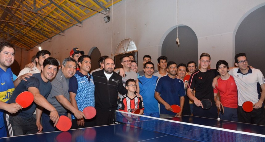 El tenis de mesa toma impulso en La Banda con la visita del entrenador del Seleccionado Nacional 