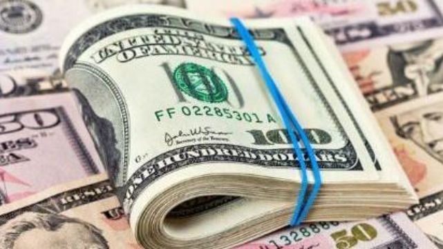 El d&oacute;lar registr&oacute; una leve baja y se mantiene en 40,40 pesos