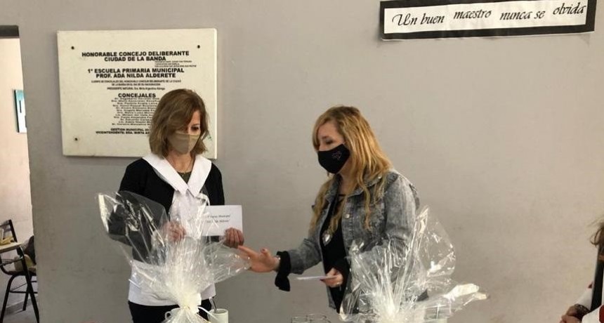  El personal docente municipal de todos los niveles recibi&oacute; un presente muy especial