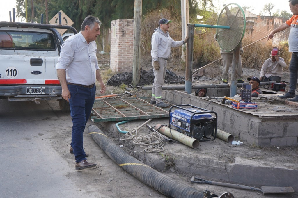 Nediani visitó la obra de mantenimiento  de la bomba de desagüe de calle Deán Funes