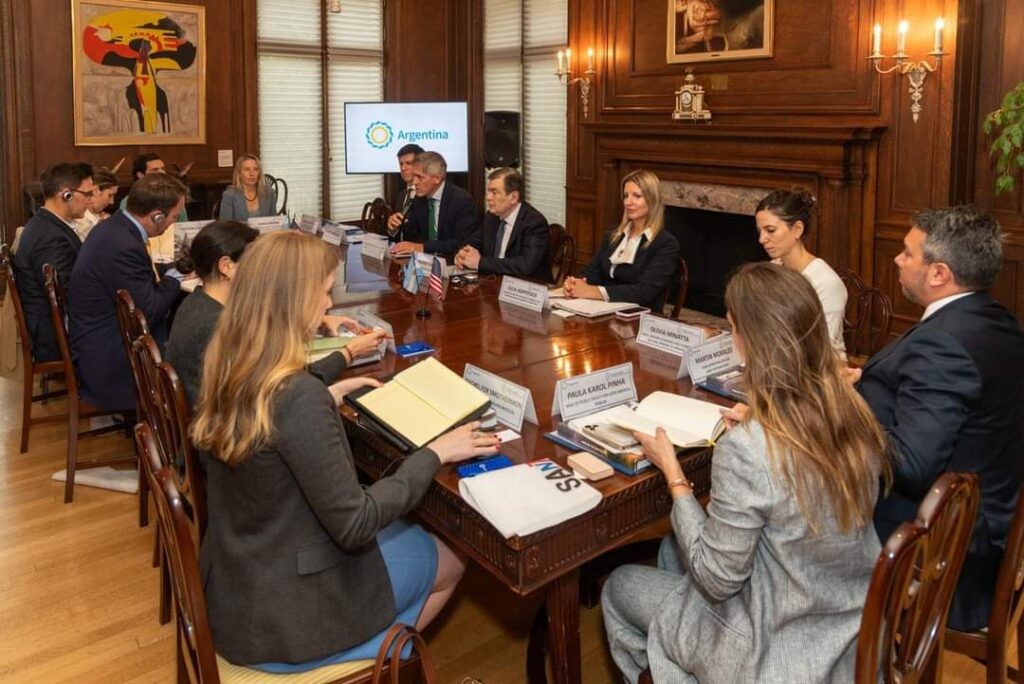 El gobernador Zamora llevó adelante reuniones con empresas de desarrollo tecnológico