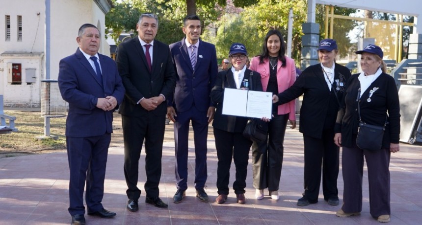 El municipio distinguió a veteranas de guerra de Malvinas que visitaron La Banda 