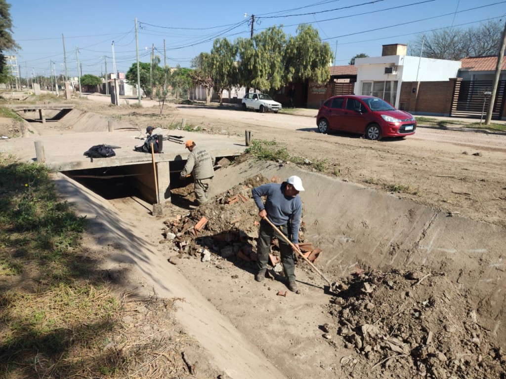 El municipio inici&oacute; la semana con trabajos de mantenimiento de desag&uuml;es pluviales 