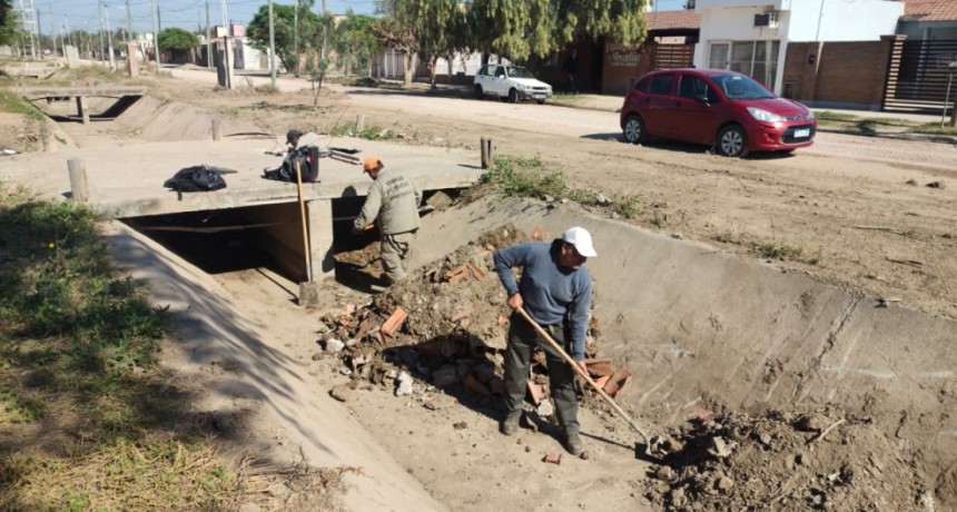 El municipio inici&oacute; la semana con trabajos de mantenimiento de desag&uuml;es pluviales 