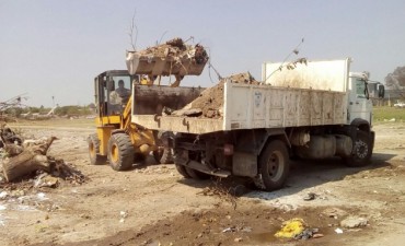  La comuna realiza intensos trabajos para erradicar un basural en Dean Funes y Autopista