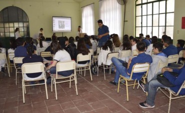 Las &aacute;reas control de la comuna brindaron una charla a alumnos de la Escuela Normal