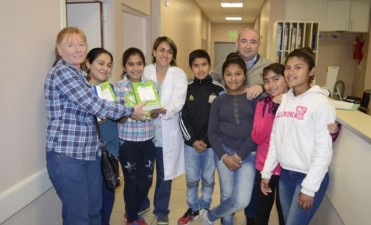 El intendente entreg&oacute; juguetes y libros solidarios a los chicos internados en el Centro Integral de Salud