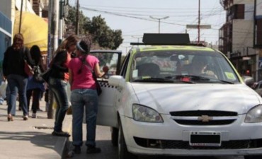 Intensifican los operativos para combatir la competencia desleal de radiotaxis  