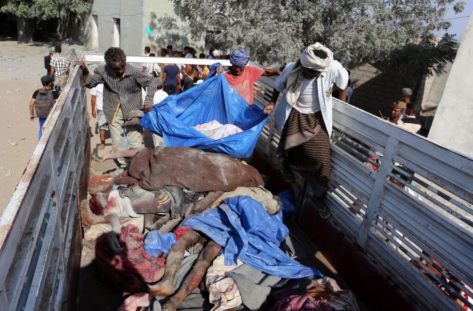 &Aacute;rabes bombardean una c&aacute;rcel y matan a 60 presos