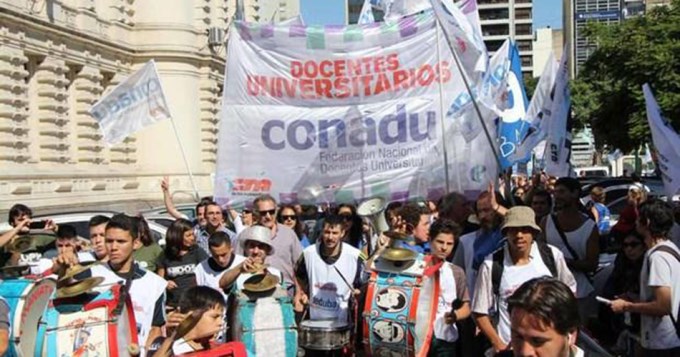 Docentes cumplieron una huelga nacional