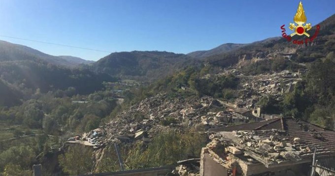 "Hay pueblos enteros bajo los escombros"