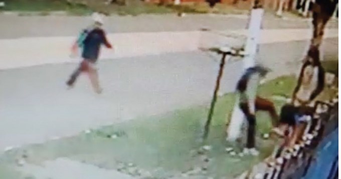 Patota corri&oacute;, rob&oacute; y le dio brutal paliza a nene de 13