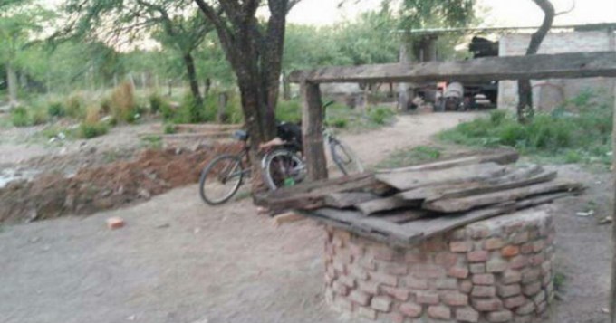 Se le cay&oacute; un balde lleno de barro en la cabeza y muri&oacute;