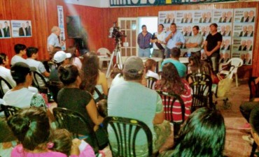 El Frente Renovador 1Pa&iacute;s llev&oacute; sus propuestas a A&ntilde;atuya