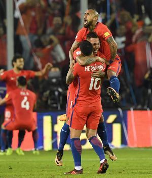 Chile gan&oacute; y complica las chances de Argentina de ir a Rusia