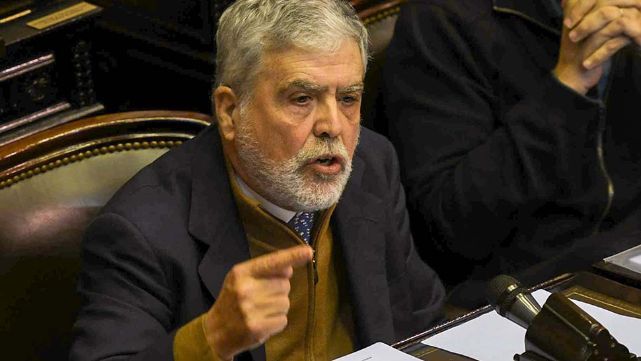 De Vido justific&oacute; compra de gas por la "crisis energ&eacute;tica"
