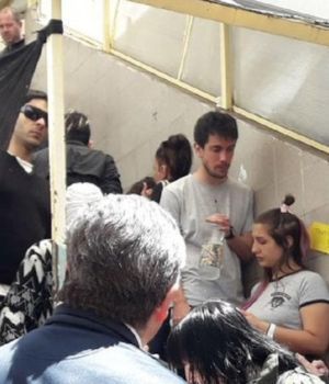 En vez del sobre, meti&oacute; el DNI en la urna y fren&oacute; la votaci&oacute;n