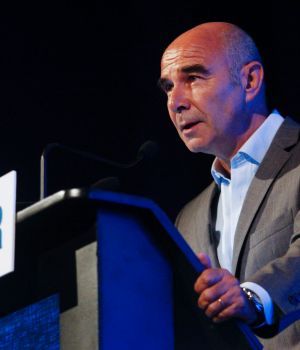 G&oacute;mez Centuri&oacute;n sale de la Aduana y va al Banco Naci&oacute;n