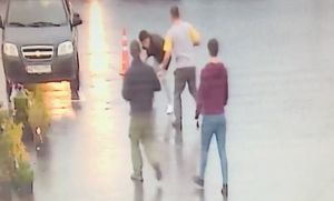 No le gust&oacute; el corte y mat&oacute; a pu&ntilde;aladas al peluquero