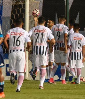 Racing cay&oacute; ante Libertad y deber&aacute; ganar en Avellaneda