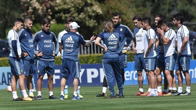 Una Argentina golpeada se entren&oacute; pensando en la altura 