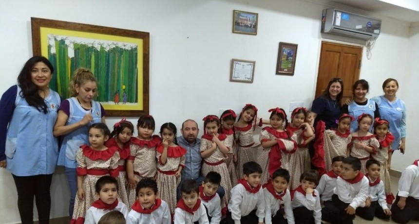 Alumnos del Jard&iacute;n de Infantes N&deg; 3 &ldquo;Mar&iacute;a Adela Agudo&rdquo; visitaron al intendente Mirolo