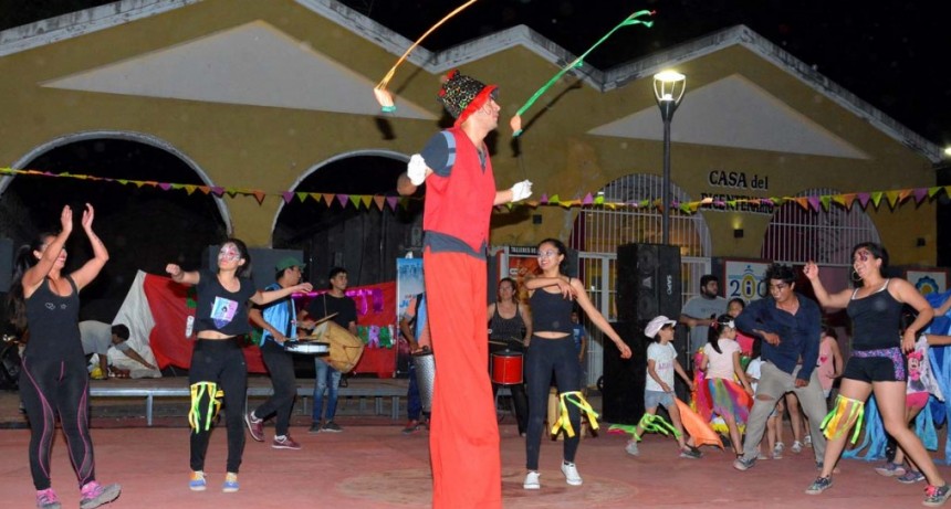 La Banda conmemor&oacute; el D&iacute;a de la Diversidad Cultural con un encuentro en la Plaza Mauricio Rojas