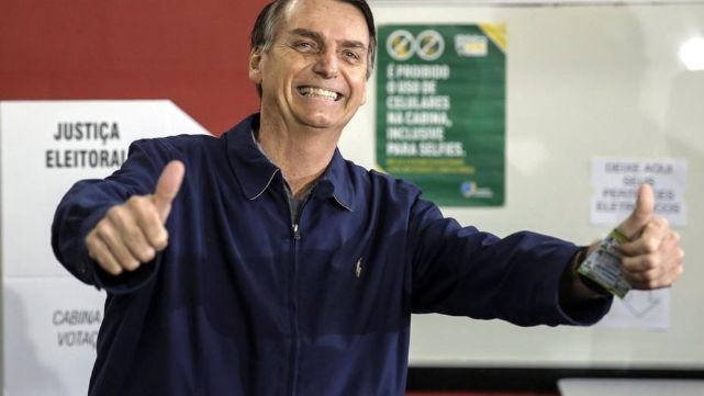 Bolsonaro gan&oacute; pero hay segunda vuelta en Brasil