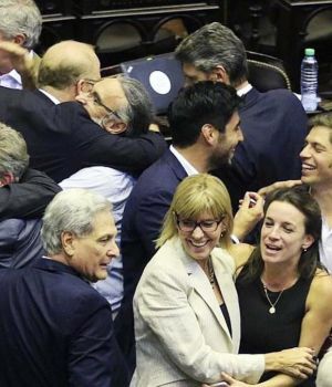 La oposici&oacute;n vuelve a unirse contra el tarifazo