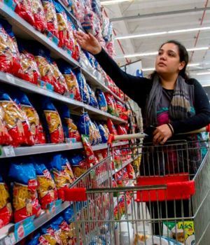 Una familia necesit&oacute; $22.558 en septiembre para no ser pobre