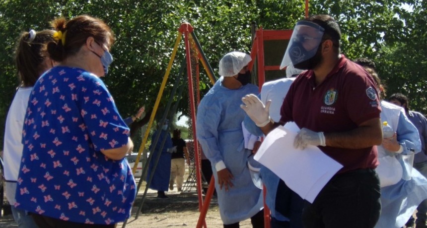  El operativo de Covid-19 inici&oacute; la semana en el barrio 25 de Mayo