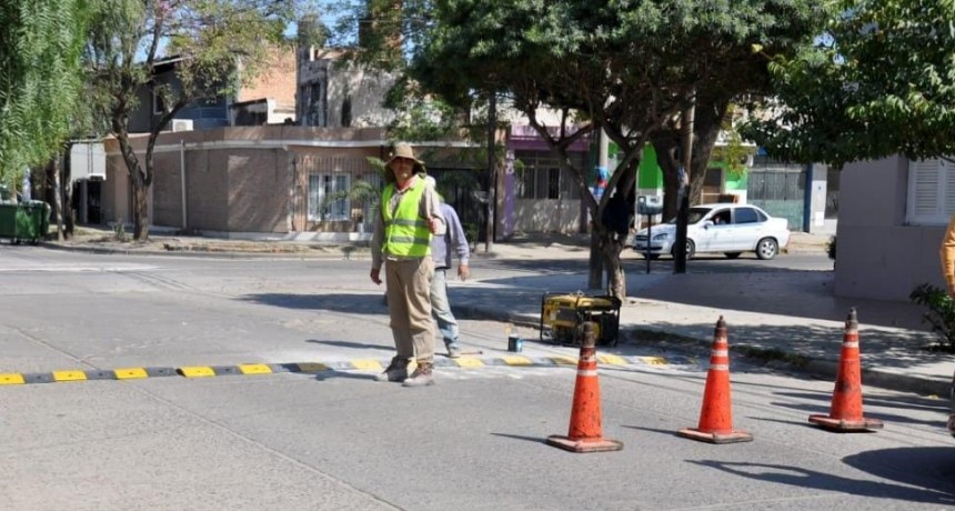 COLOCACI&Oacute;N DE REDUCTORES DE VELOCIDAD EN LA CIUDAD