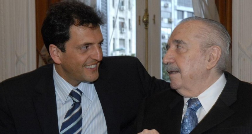 Unidad y Alfonsín, los ejes del reconocimiento de Massa por los 40 años de democracia
