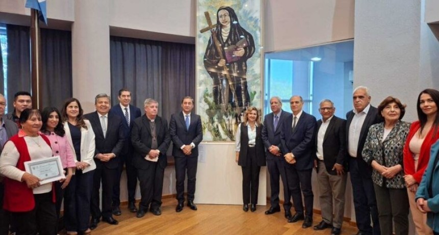 Inauguraron emblemático mural textil de Mama Antula en el recinto de la Legislatura Provincial