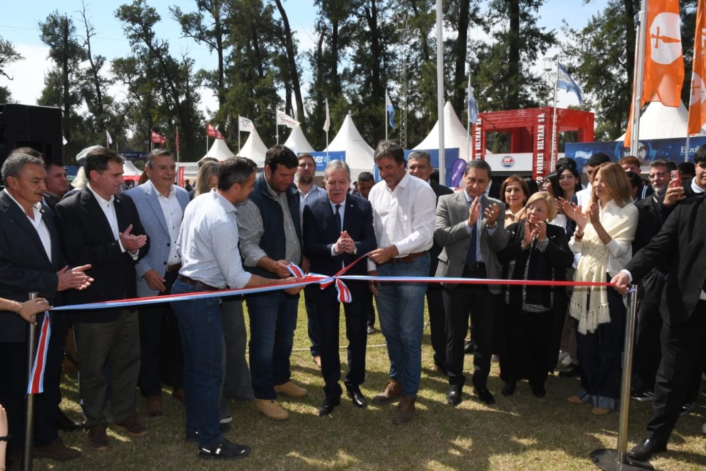 Elia Su&aacute;rez particip&oacute; de la apertura oficial de la 19&ordf; ExpoBra y firm&oacute; convenios para potenciar la trazabilidad ganadera