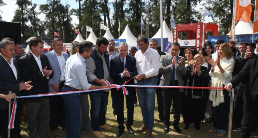 Elia Su&aacute;rez particip&oacute; de la apertura oficial de la 19&ordf; ExpoBra y firm&oacute; convenios para potenciar la trazabilidad ganadera