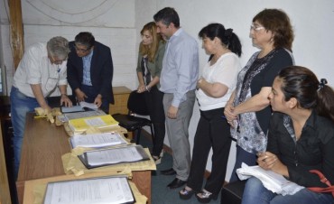 Realizan la apertura de sobres para la compra de materiales para obras en el barrio Sarmiento 