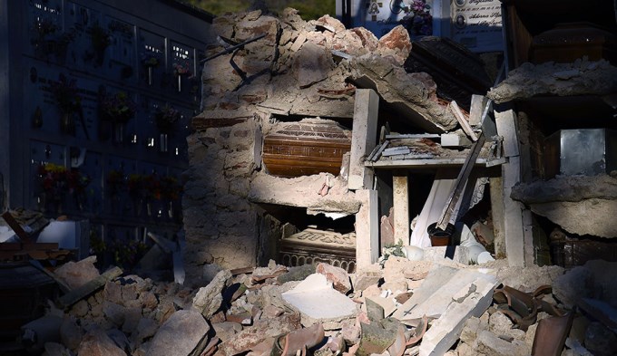 Nueva r&eacute;plica en Italia hace colapsar m&aacute;s edificios