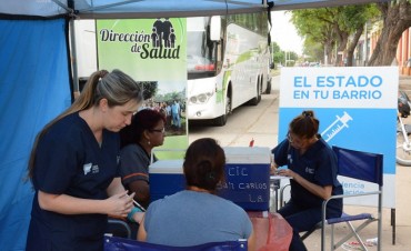  Las &aacute;reas de Salud del municipio trabajan en atenci&oacute;n y vacunaci&oacute;n gratuitas en el &ldquo;Estado en tu barrio&rdquo;