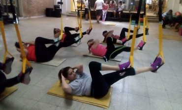 Se dictan clases de Trx Fitness en el Gimnasio Municipal