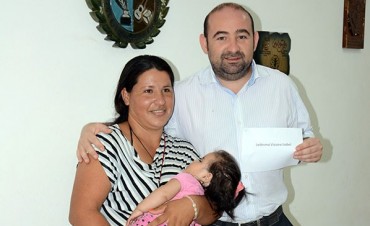 Una vecina del barrio Avenida recibi&oacute; materiales de construcci&oacute;n para ampliar su domicilio