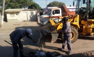 Realizan operativo de limpieza y desmalezamiento en distintos sectores de la ciudad