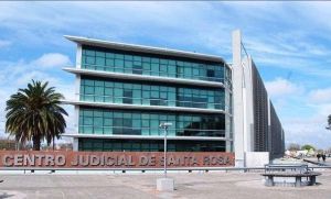 Adopt&oacute; a dos nenas y abus&oacute; de ellas mientras las ba&ntilde;aba