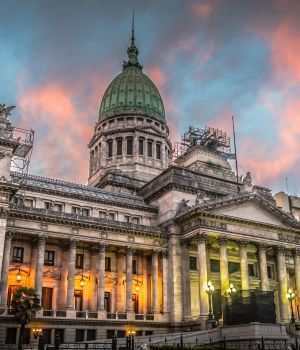 Amenaza de bomba tras jura de senadores
