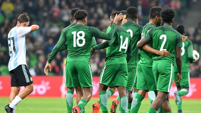 Argentina se durmi&oacute; y Nigeria se lo dio vuelta