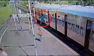 As&iacute; cay&oacute; Brenda del tren despu&eacute;s de que le robaran el celular