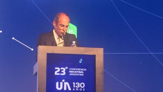 Elogios y cr&iacute;ticas de la UIA al gobierno