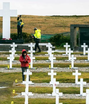 Malvinas: informe final por tumbas no identificadas 